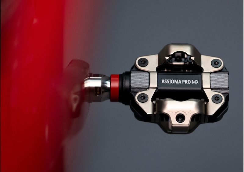 ファベロ アシオマからオフロード用ペダル型パワーメーターが登場