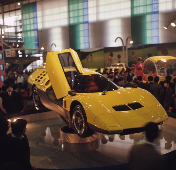 幻の国産スーパーカー】ロータリーエンジン搭載の「マツダRX500