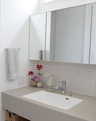 プレーンVミラーボックス ホワイト W1200(三面鏡)(KT03489WM)｜洗面所