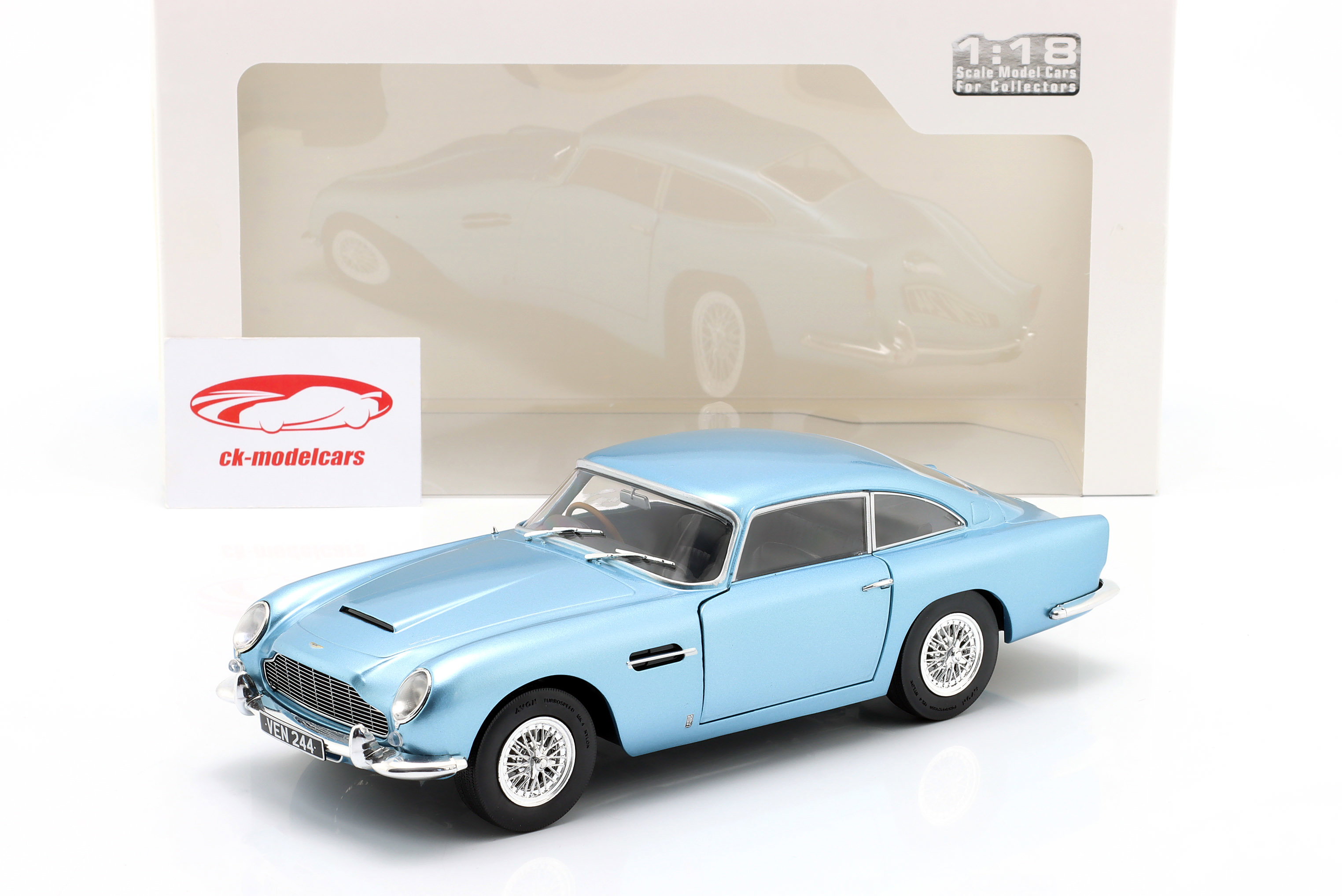 Solido 1:18 Aston Martin DB5 Year 1964 light blue metallic