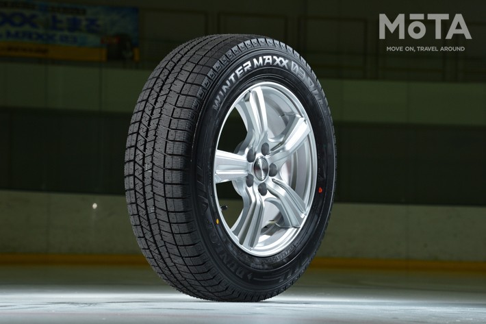 最新スタッドレスタイヤ「ダンロップ ウインターマックス03」を真夏の