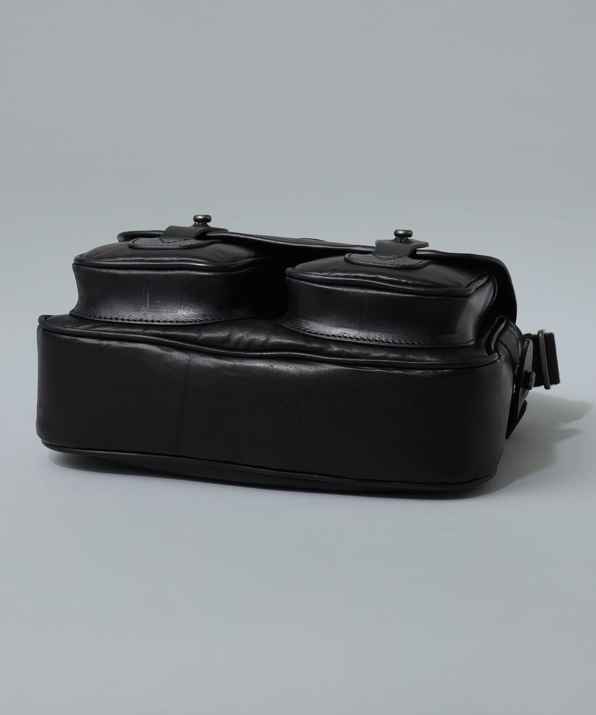 BEAMS F（ビームスF）【別注】HUNTING WORLD / レザー キャリーオール