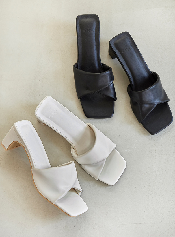 新品/定価8万】クレジュリー レザー ミュール サンダル 38 (24cm