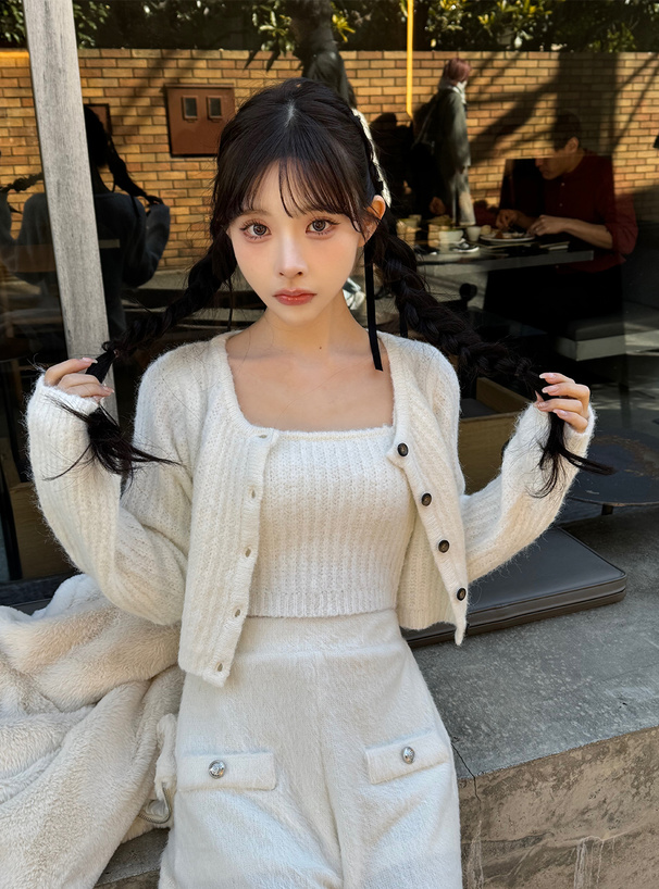 ショート丈キャミソールxカーディガンフェザーニットアンサンブル