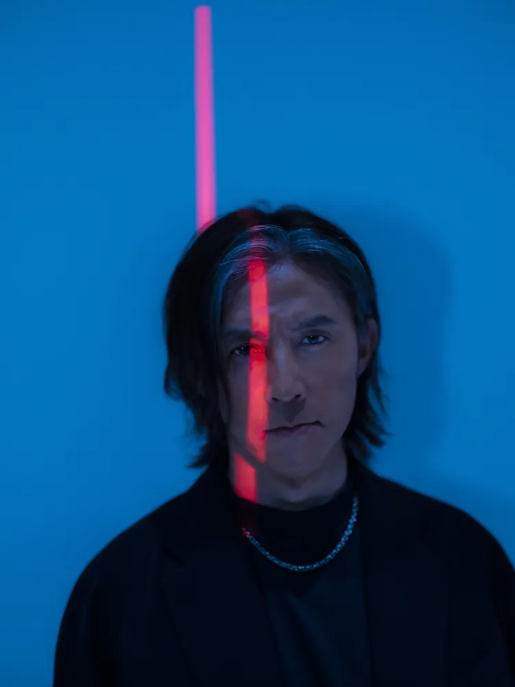 稲葉浩志作品集 シアン[特装版]」稲葉浩志 [ノンフィクション] - KADOKAWA