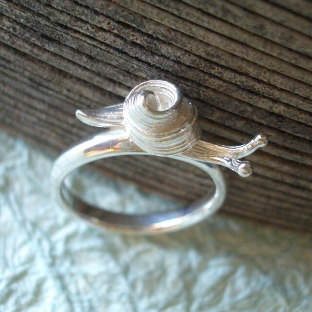 カタツムリのリング 【受注制作】 | iichi 日々の暮らしを心地よくする