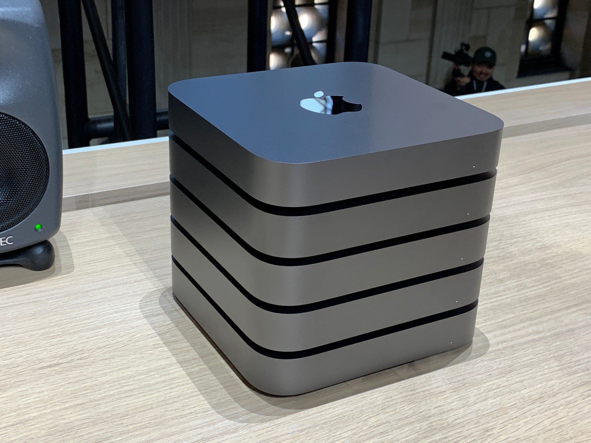 New Mac mini (2018) Hands-On Video | iMore