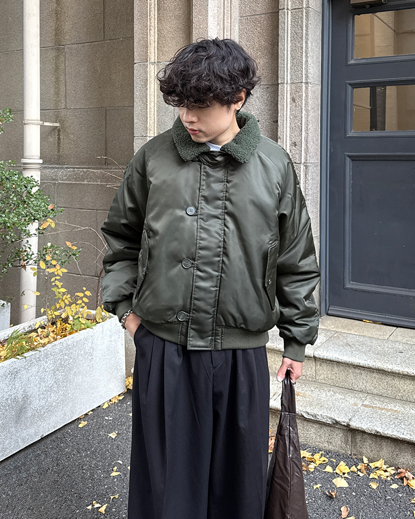 ユニセックス）ボアカラーループボタンフライトジャケット