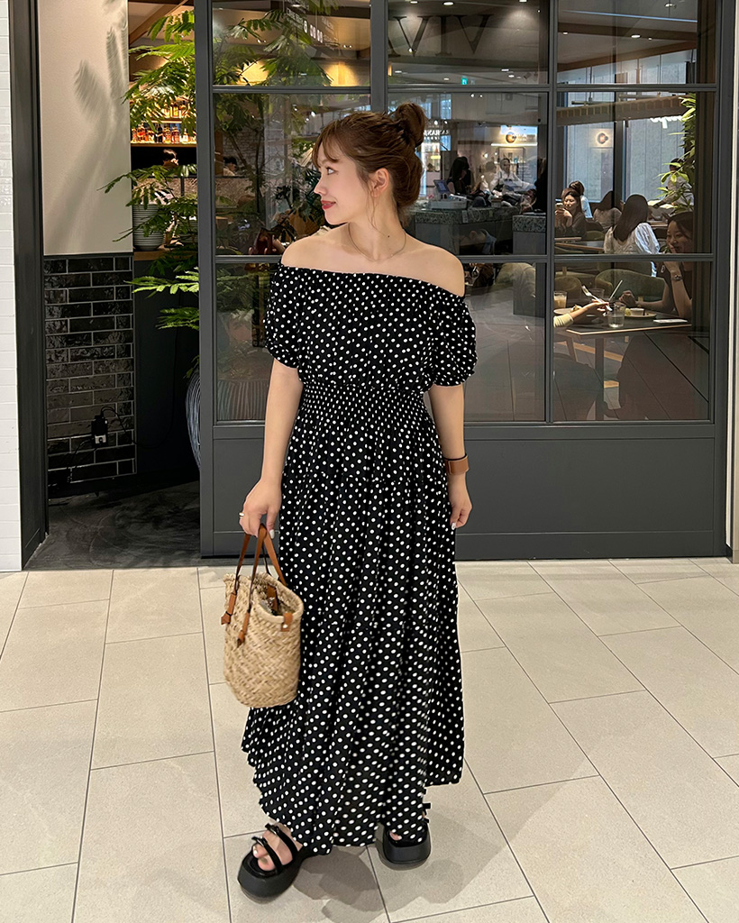 オフショルダーティアードロングワンピース | ファッション通販サイト NUGU