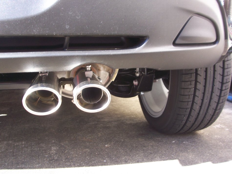 なんちゃって2本出しマフラーの真相（マツダ デミオ・DE）by VMVS