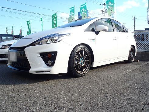 冬の準備プリウス30 スタッドレスタイヤ215/45R17 装着（トヨタ