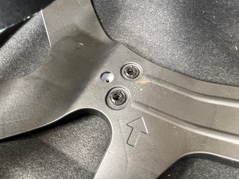 スペアタイヤの固定台の外し方（トヨタ アルファードハイブリッド・30