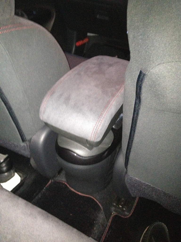 英国日産 ジュークニスモ用アームレスト のパーツレビュー | ジューク