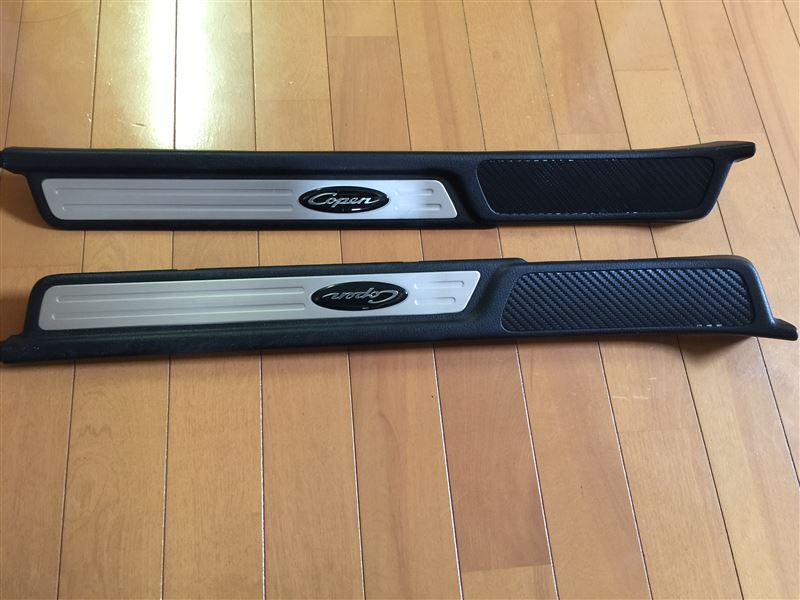 ダイハツ(純正) アルミスカッフプレートカバー のパーツレビュー