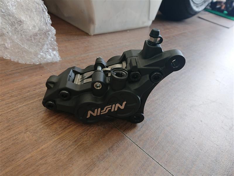 ADVANTAGE NISSIN 4POT キャリパー GSX-R Type のパーツレビュー