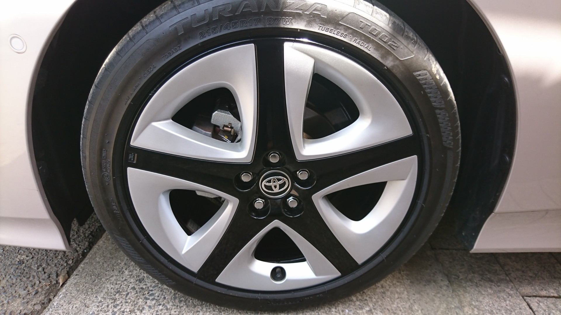 トヨタ(純正) プリウス50ツーリング用純正ホイール のパーツレビュー