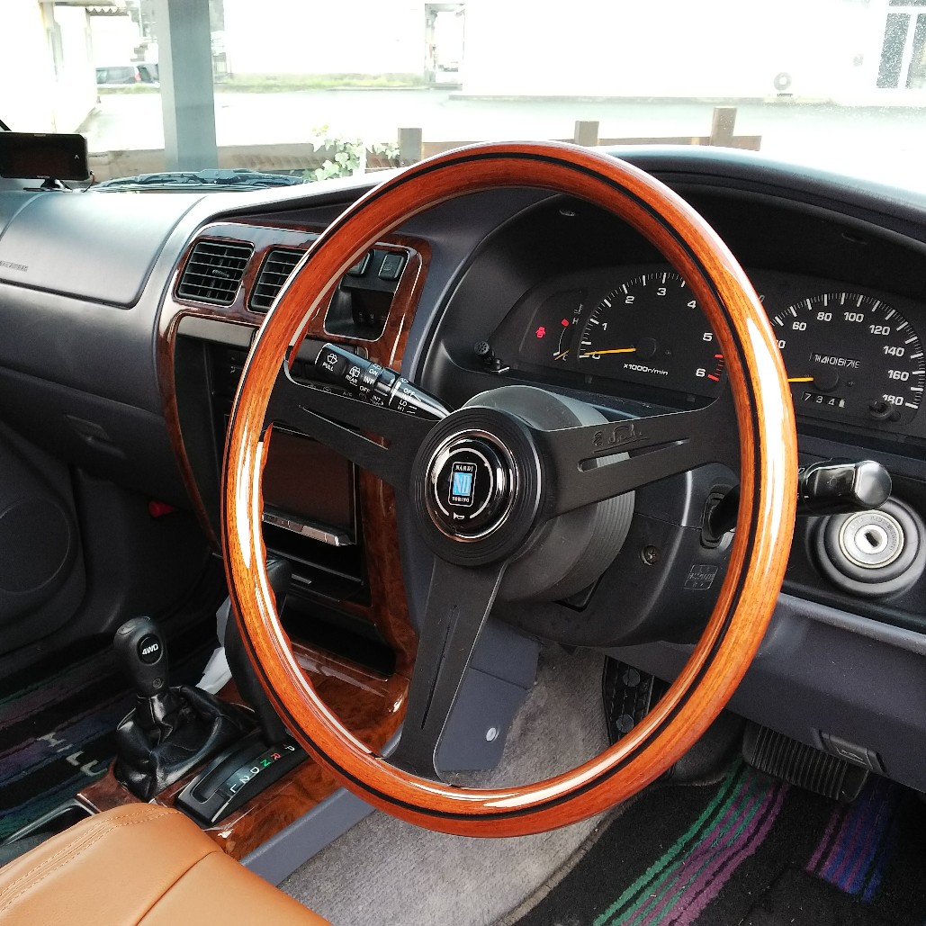 NARDI CLASSIC WOOD ウッド＆ブラックスポーク のパーツレビュー
