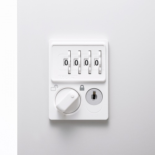 上下左右のスタッキングに対応したスマホ・貴重品の保管に便利な鍵付き