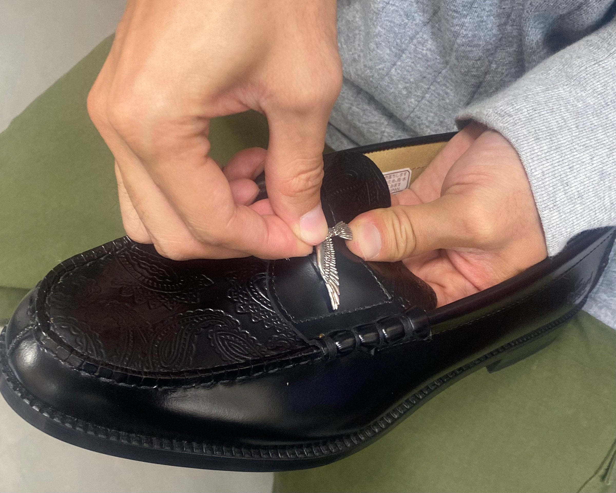 How to attach loafer accessories – THE KENFORD FINESHOES