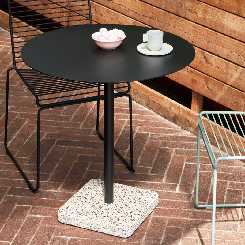 HAYのテラゾーテーブルで楽しむスタイリッシュなベランダライフ