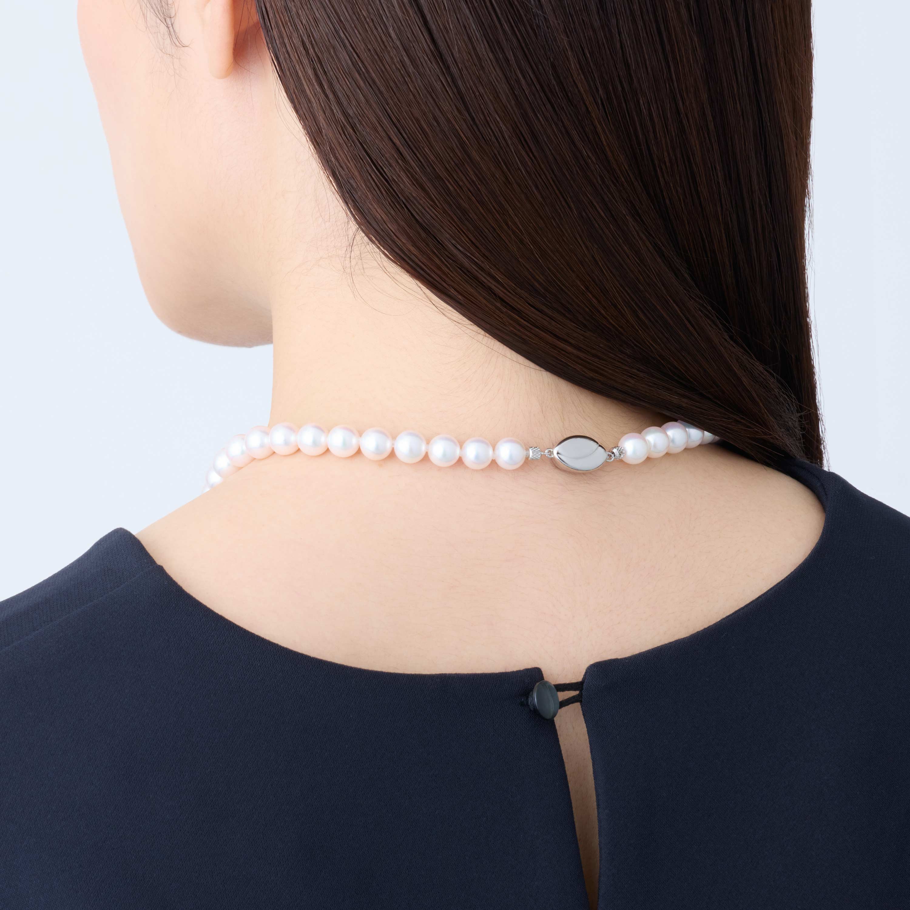 テリ評価95点・最高級のテリに完璧な純白色の大珠サイズ / 越物アコヤ