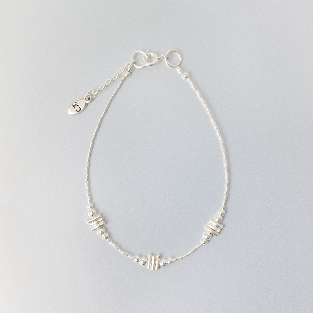 CHALISA T..（チャリッサ・ティー） カレンシルバービーズ