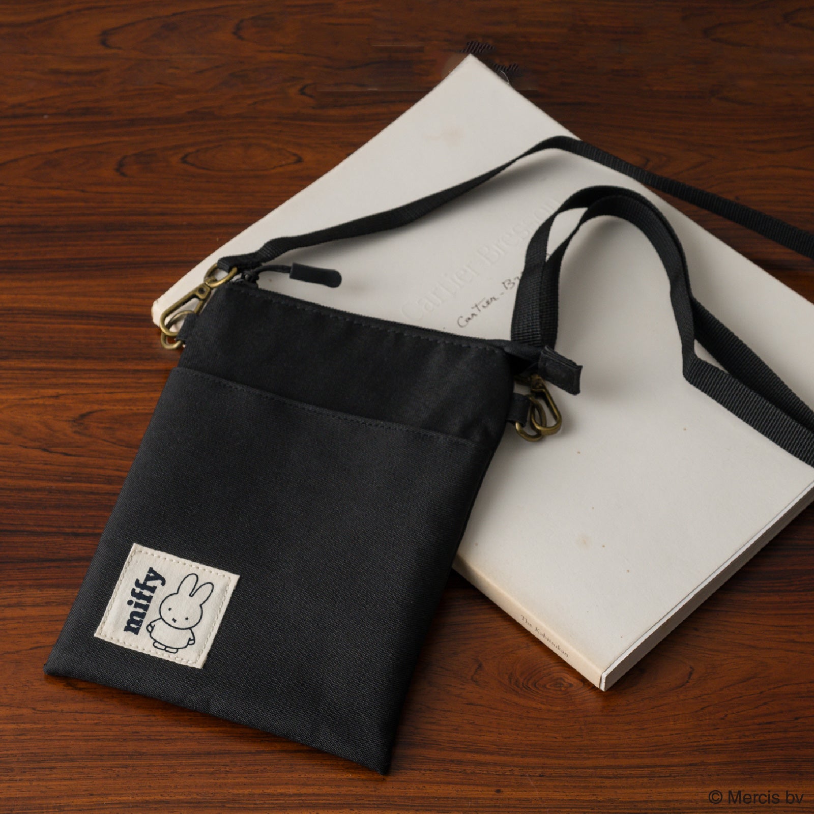 NEW】縦型ショルダーポーチ ボリス ネイビーブルー – INTERMODE KAWABE