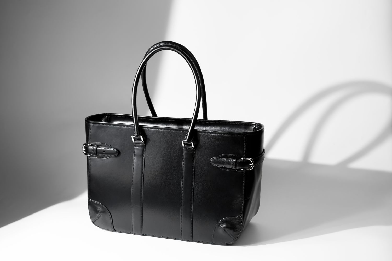 上質なレザーのビジネスバッグをお探しならFIVE WOODS（ファイブウッズ