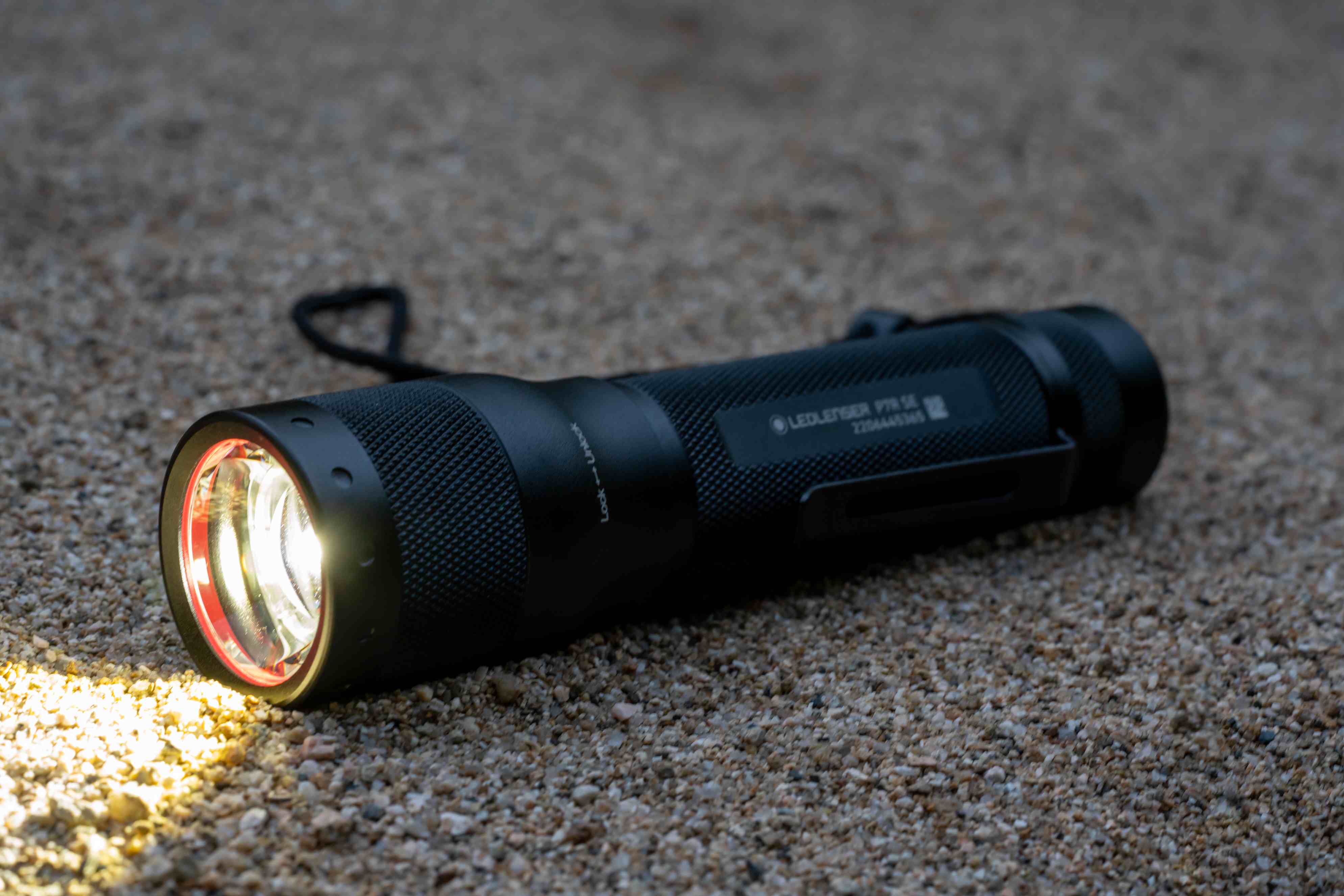 P7R SE ｜18650 充電池 / 乾電池 両方使える名作ハンドライト