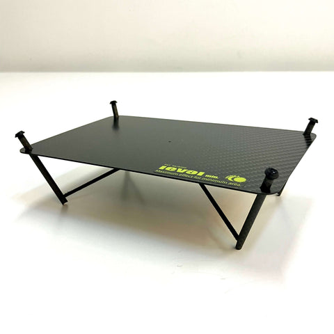 商品解説】LEVEL min.｜四本脚の独立無段階調整設置面の水平面確保に特