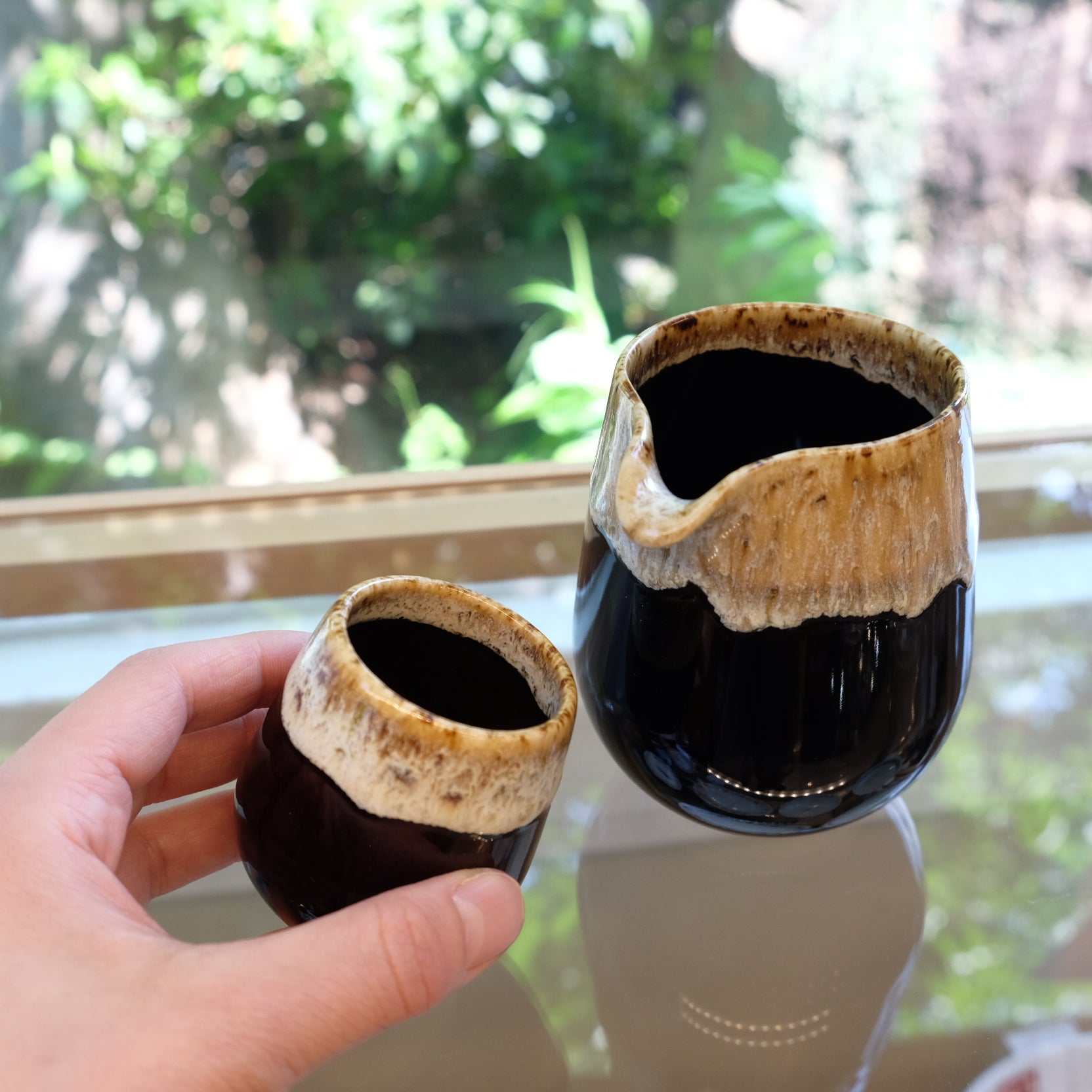 FOLK DESIGN 片口酒器・盃 2点セット 波佐見焼 飴釉白唐津流し/白釉白