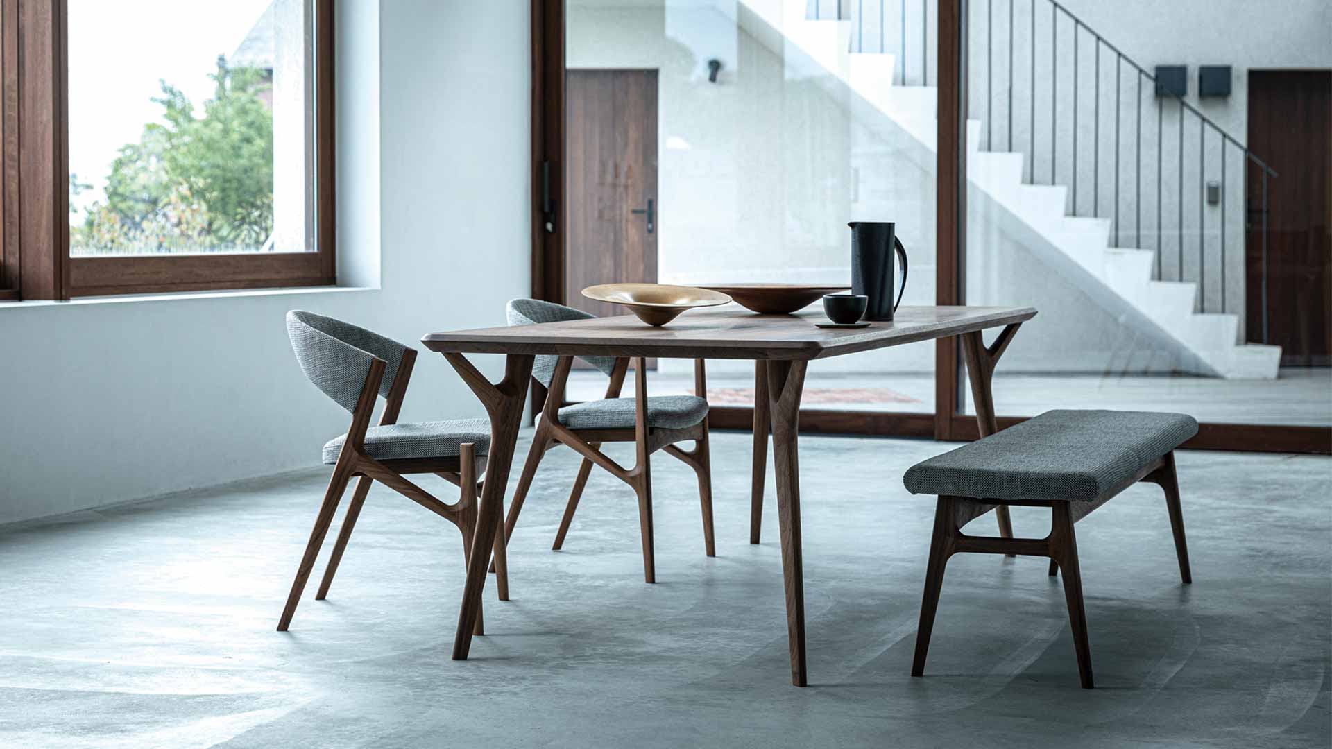 Owl ワイドアームチェア D04610B – 冨士ファニチア オンラインストア