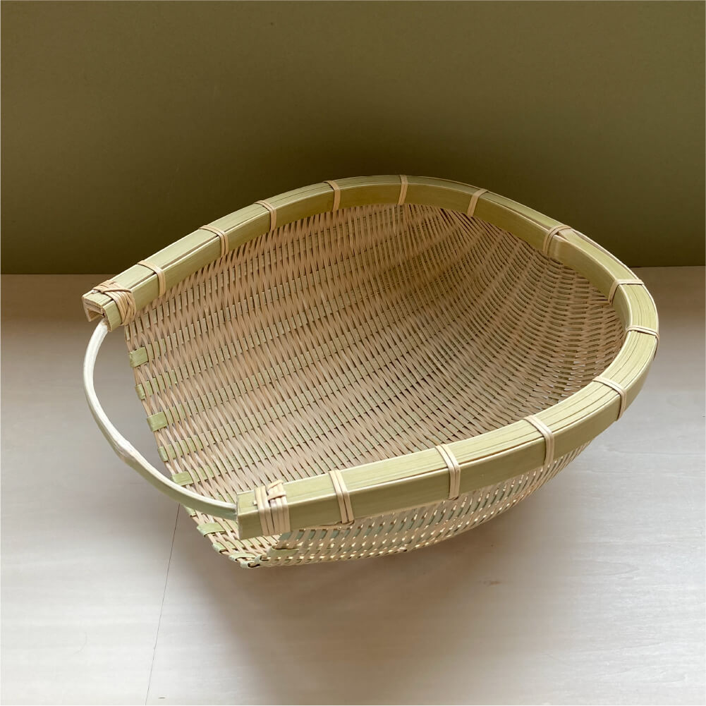 野菜も果物も生き生きと美しく】竹籠工房 ゴマコチ 馬子ざる ｜のレン