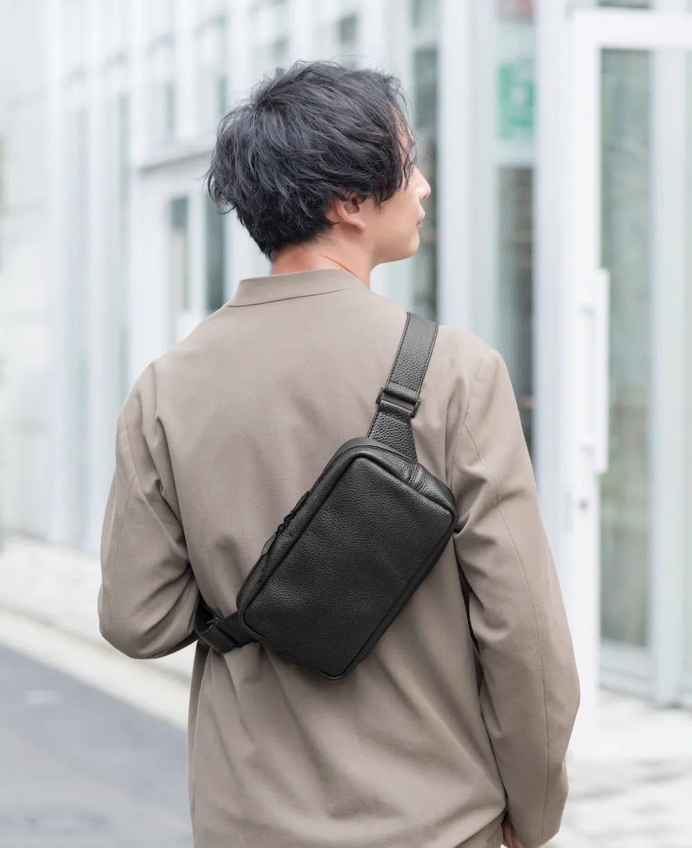 発売後2分で完売！レザーブランドが本気で作った「大人の男性が持つ