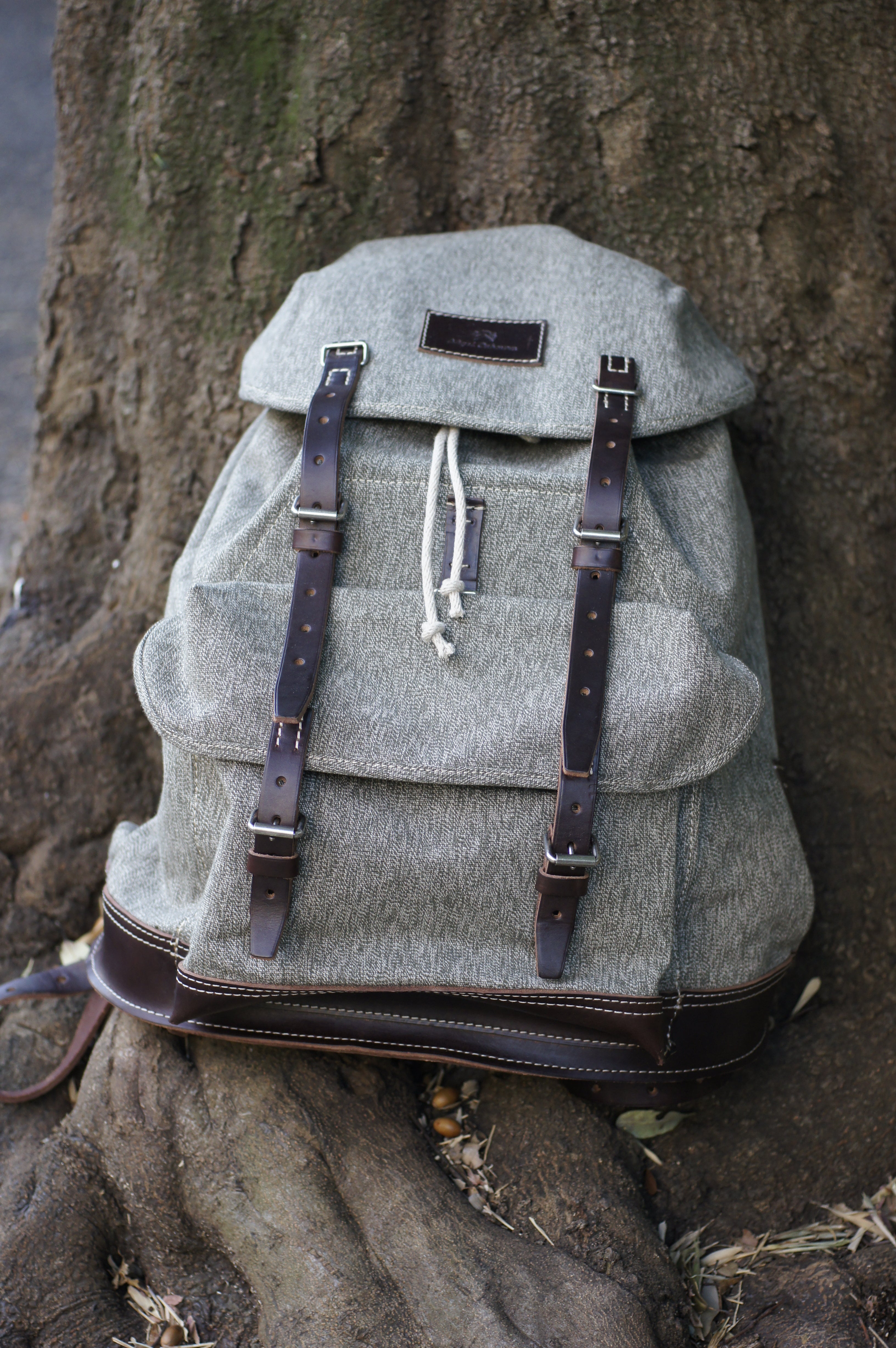 一生物のリュック》SWISS ARMY RUCKSACK - PEAT LABEL – ナイジェル