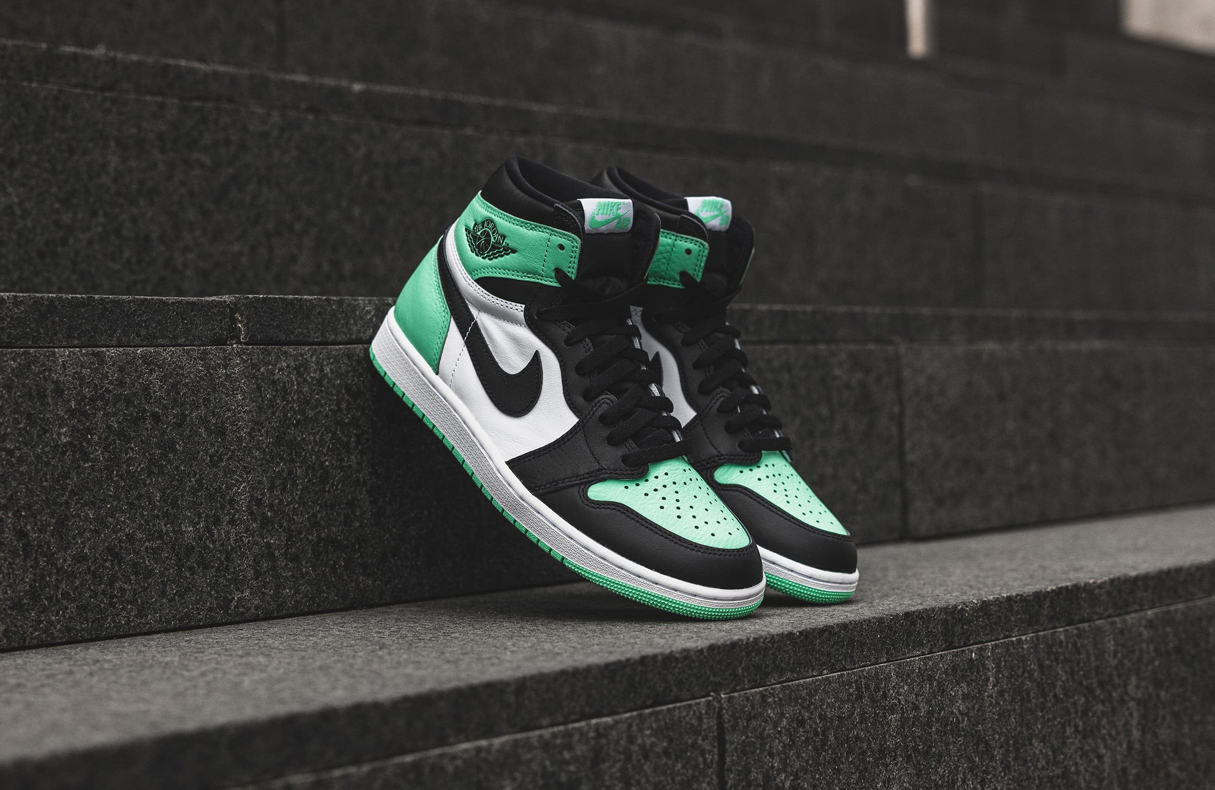 This Air Jordan 1 Retro High OG Has a “Green Glow” – DTLR