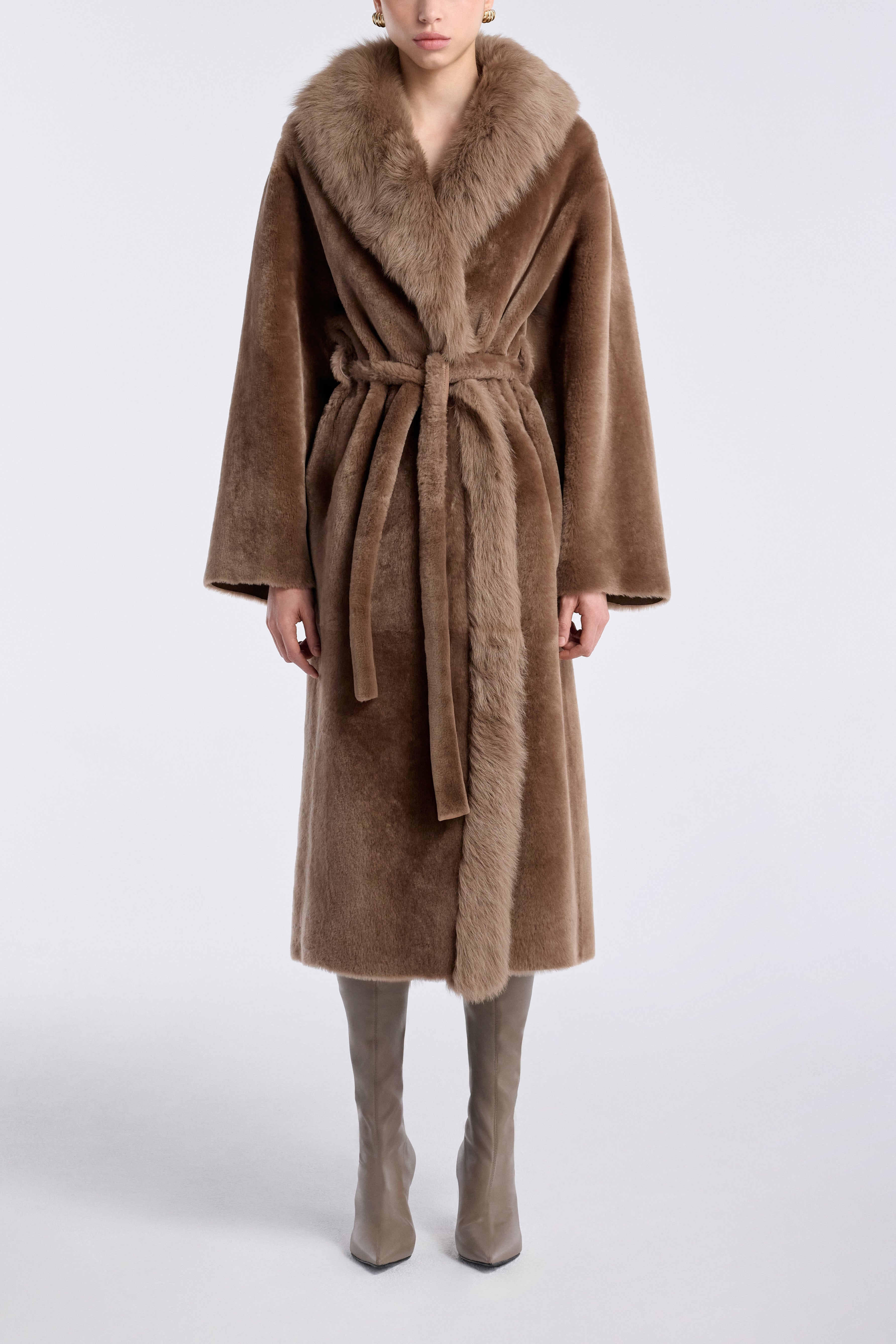 Isadora_Topaz_005_CROPPED.jpg?