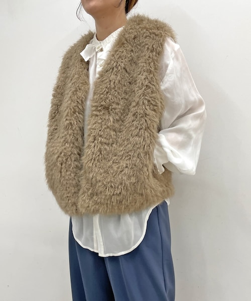 Omekashi（オメカシ）の「ファーベスト（ベスト）」 - WEAR