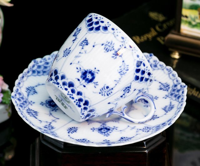 台湾 ロイヤルコペンハーゲンの手描き花柄アラベスクレースコーヒー