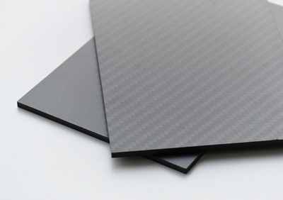 カーボン板を好きなサイズでカットできるオーダーメイド加工