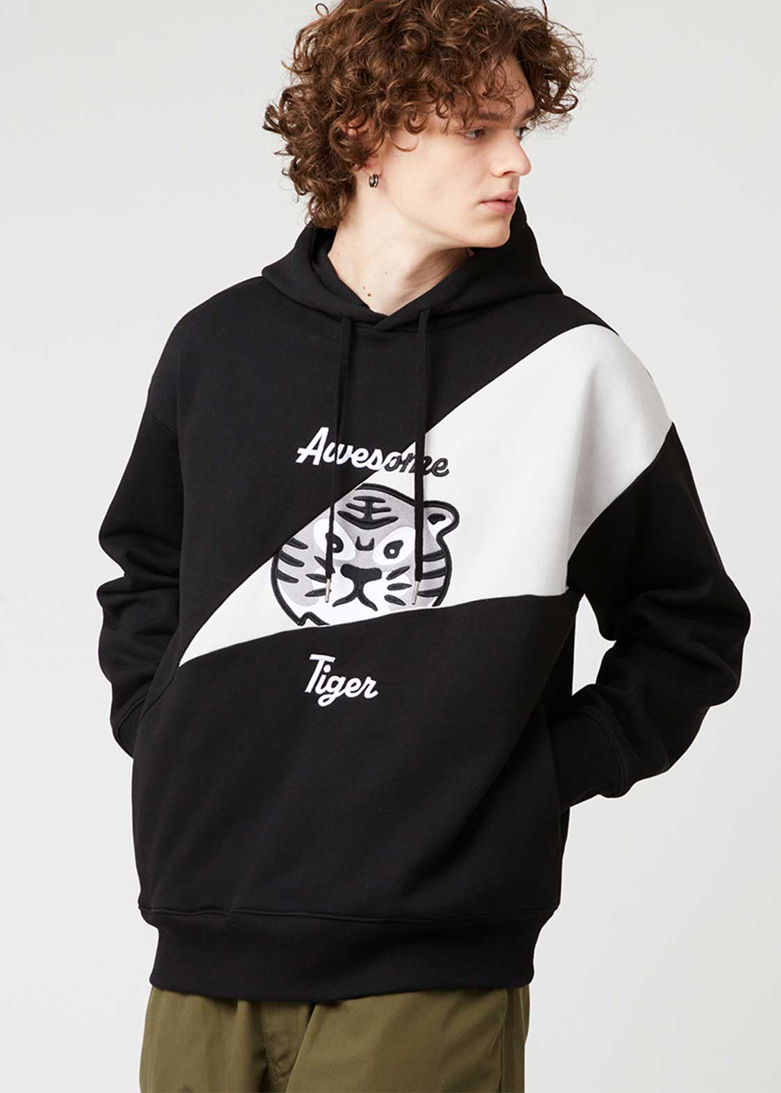 オーサムタイガー｜裏起毛ライトアップパーカー｜ユニセックス