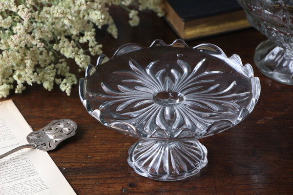 模様デザインが素敵なガラスコンポート（直径18cm） イギリス