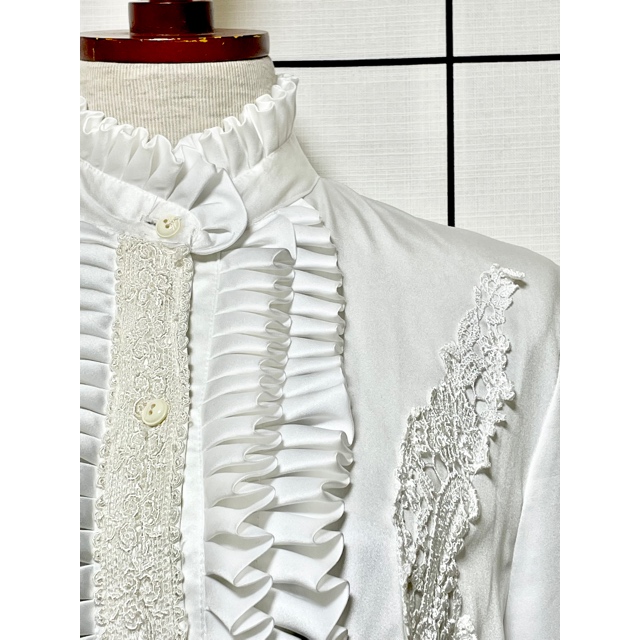 贅沢なフロントフリル レース装飾 スタンドカラー ホワイト 昭和レトロ