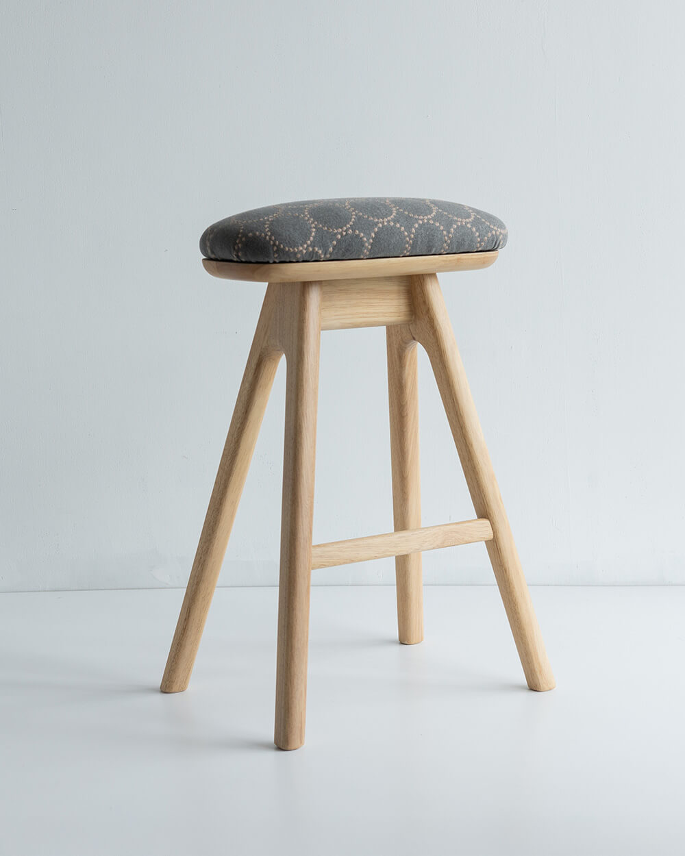 送料込】キッチンスツールNA(H530)＋張地ミナペルホネン グレー