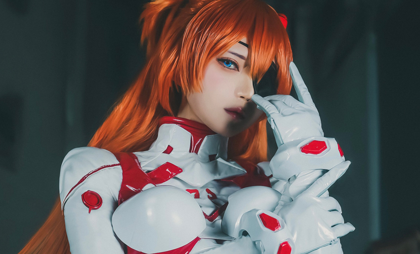 コスプレイヤーおきゆか『ヱヴァンゲリヲン』白プラグスーツアスカの二