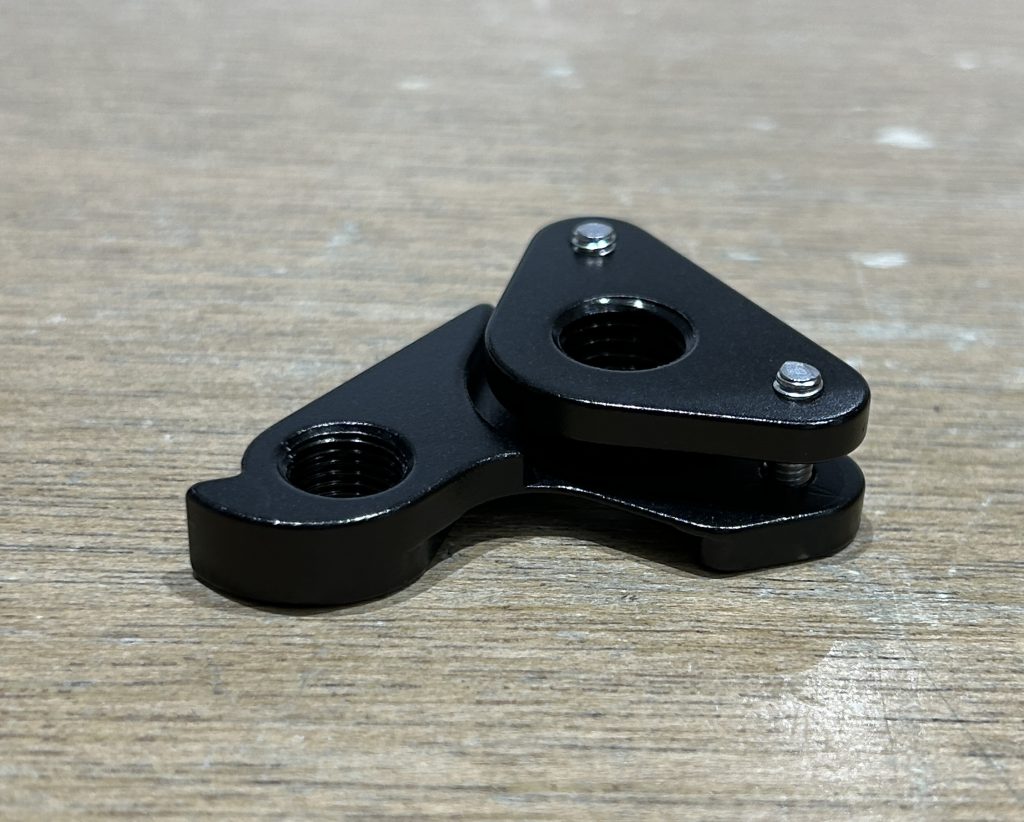 GUSTO RANGER DISC のディレイラーハンガーの交換を行いました