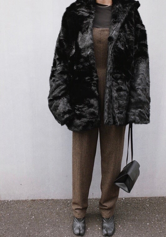 今シーズンはフード付きで登場！CLANEのファーアウターはデイリーに