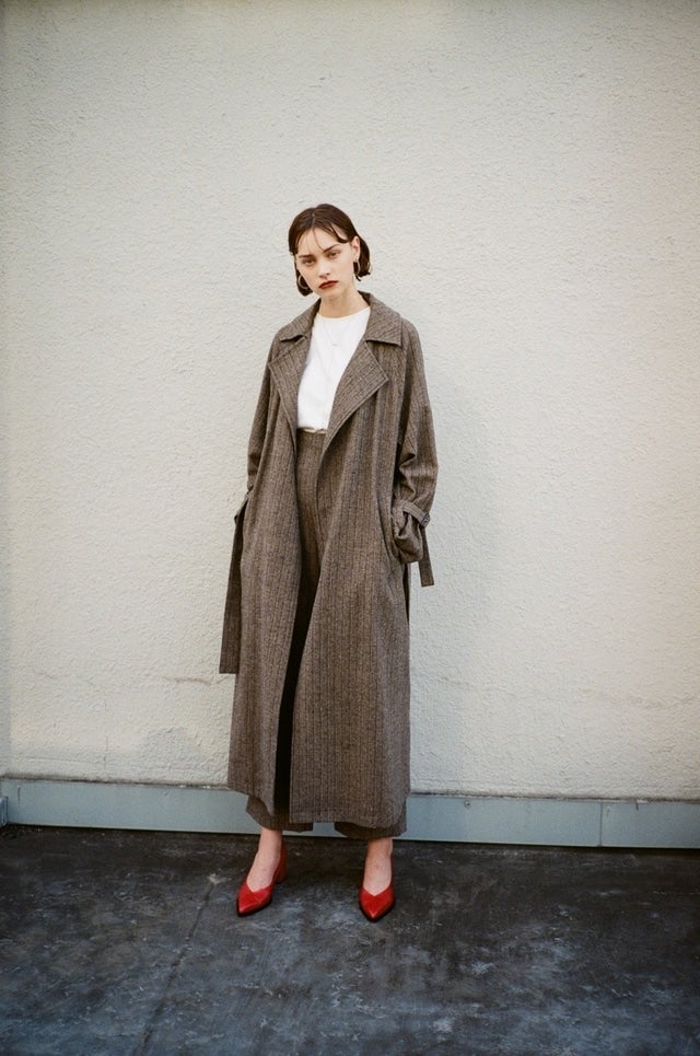 CLANEの新作アウター第一弾は、マキシ丈が存在感たっぷりのスーパー