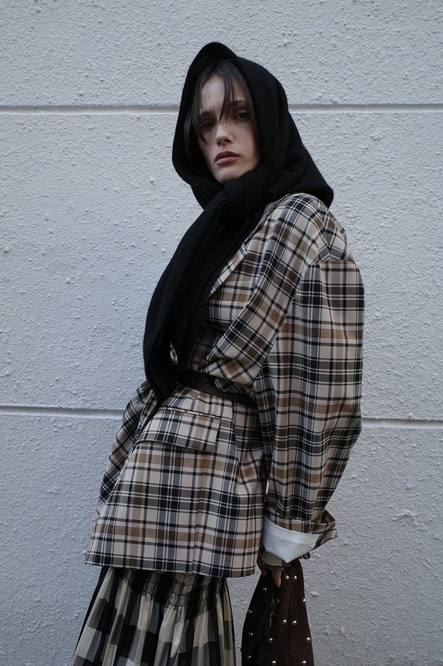 10月28日(火)発売アイテムのご紹介。構築的な袖のシルエットに拘った