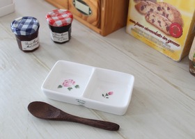 マニー ローズ 陶器 キッチン － フレンチカントリーのバラ柄、レース